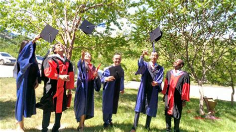 新疆生地所举行2018届博、硕士研究生毕业典礼--新疆生态与地理研究所