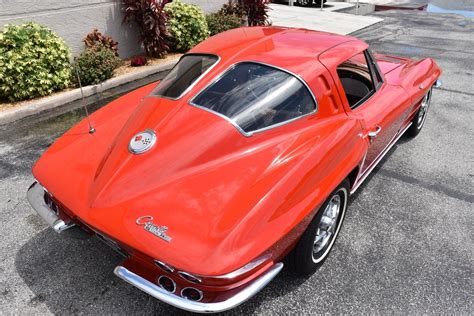 1963 Chevrolet Corvette Split Window - Details of cars