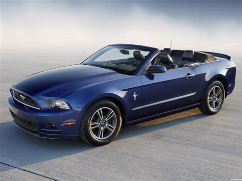 Fotos de Ford Mustang V6 Convertible 2012