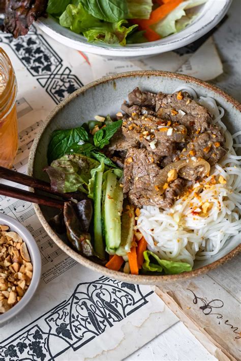 Vietnamese Beef Noodle Salad (Bun Bo Xao) - Cooking Therapy