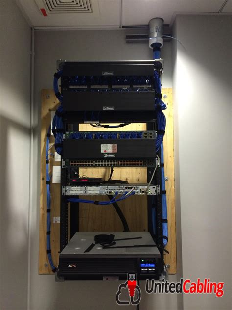 Small Bonded Computer Room 的图像结果