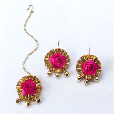 26 Handpicked Gota and Floral Maang Tikka Designs