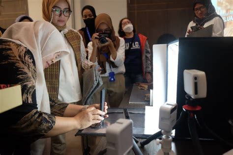 Bagaimana AI Membantu Konten Kreator Hemat Waktu? - Featured Image