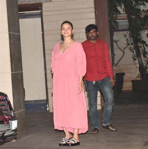 Mom-to-be Alia Bhatt in pretty pink dress nails pregnancy style in ...