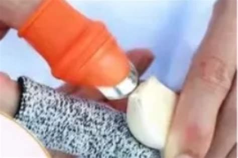Thumb Knife Cutter: A Handy Tool for Gardeners | Plants Calendar Blogs ...