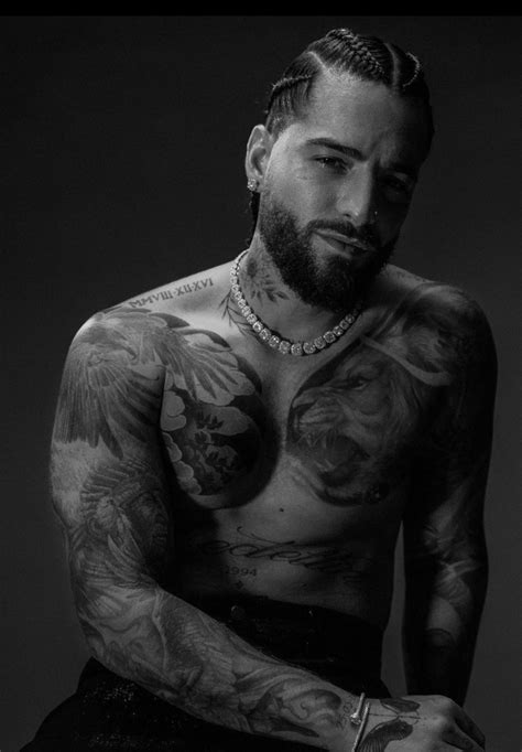 Maluma en varios clips: desde irse de fiesta como incógnito hasta sus ...