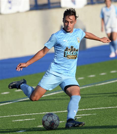 Ex-NFL star Dexter Manley sentenced to two years in jail