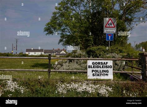 Polling Place Signage 的图像结果
