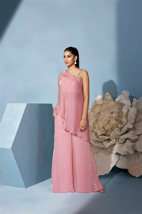 Rose Drape – Qunic