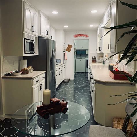 Black Kitchen Floor: 40+ Looks for a Fabulous Kitchen - No Minimalist Here