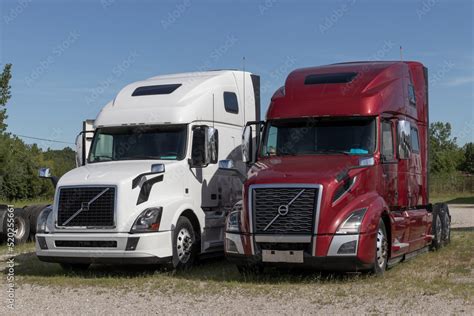 Volvo Big-Rig Trucks 的图像结果