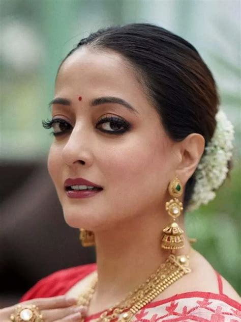 Raima Sen: Epitome of grace in traditional sarees | Times of India