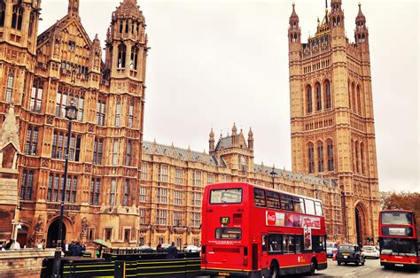 去英国留学费用大概需要多少钱|在英国留学费用-QucikFox