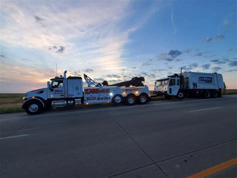 Heavy Duty Towing - Maxx Fleet Service - Denver