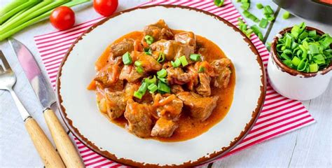 Как приготовить гуляш из говядины, чтобы мясо было мягким? 7 рецептов ...