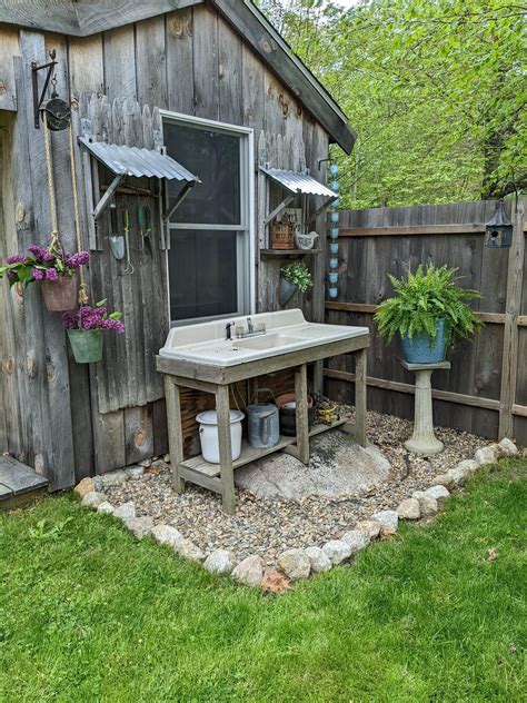 Potting Bench with Sink for Backyard Gardening