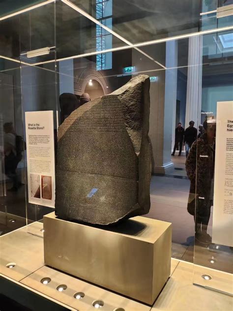 2020在大英博物馆17号展厅，一个几乎完整的希腊神庙矗立在展厅中，颇令人震撼_大英博物馆-评论-去哪儿攻略