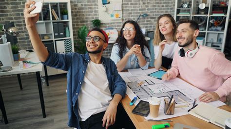 Online FB Business Team Pic 的图像结果