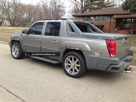 2002 Chevrolet Avalanche 2500 Base Crew Cab Pickup 4 - Door 8. 1l