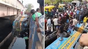 Kolkata Bus Accident: 42 People Injured After Vehicle Overturns Into ...