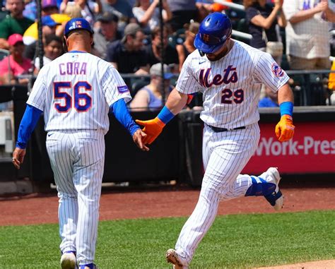 Veteran third base coach will not join Red Sox coaching staff