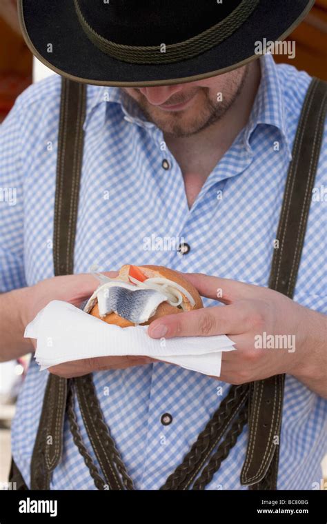 Eating Herring 的图像结果