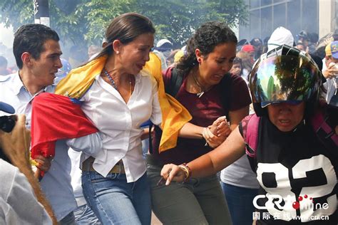委内瑞拉反政府示威持续 反对派领导人逃离现场(图)|委内瑞拉|加拉加斯_凤凰资讯