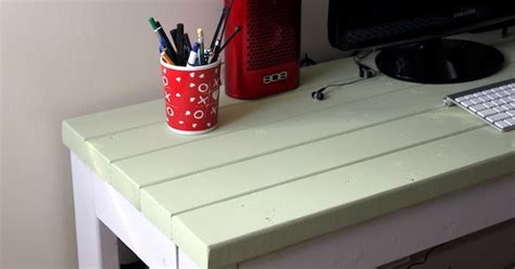 Wooden DIY Computer Table 的图像结果