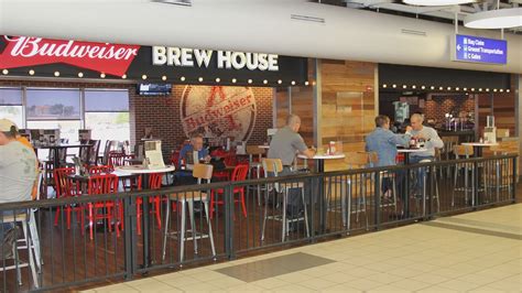 Booze to go now allowed in STL airport | ksdk.com