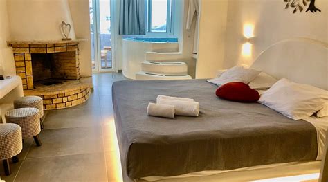 MUSES COLLECTION SANTORINI JACUZZI SUITES (Mesaria) - Specialty Hotel ...