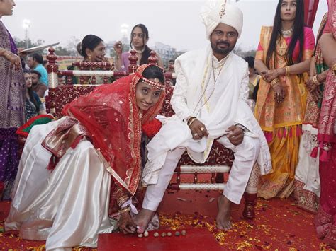 16 Couples Begin New Life at Zalawadi Suthar Samaj 34th Group Wedding