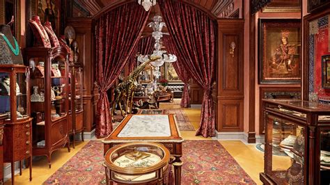 Sabyasachi Mukherjee’s new flagship jewellery store in Mumbai ...