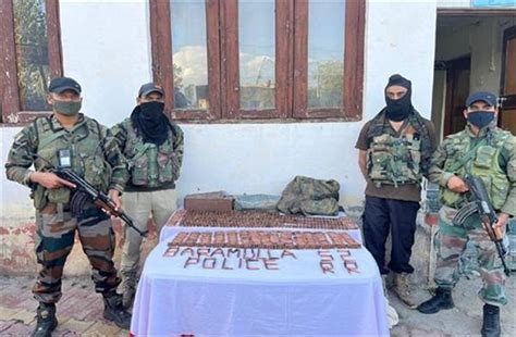 लश्कर के आतंकी गिरोह का भंडाफोड़, चार आतंकवादी गिरफ़्तार , असला बरामद ...