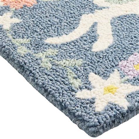 Floral Leaping Bunny Hook Accent Rug, 18x30
