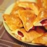 Французские пирожки из слоеного теста с мягким сыром и малиной рецепт ...
