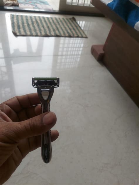 Buy Bombay Shaving Company Sensi Flo 4 Razor For Men | Pack of 1 Online ...