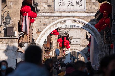Stadtmauer von Taizhou in Linhai zum Chinesischen Neujahr
