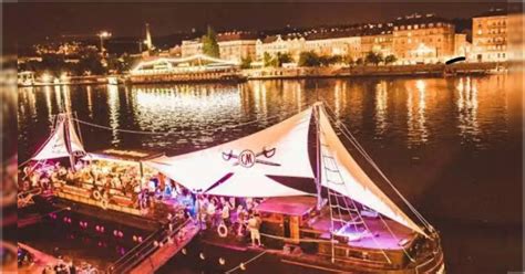 Floating Tourism | অবসর নেওয়া তিনটি লঞ্চ রূপান্তরিত হবে বিনোদন ...