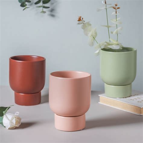 Gloss Finish Planter With Stand Online - Premium Vase | Nestasia