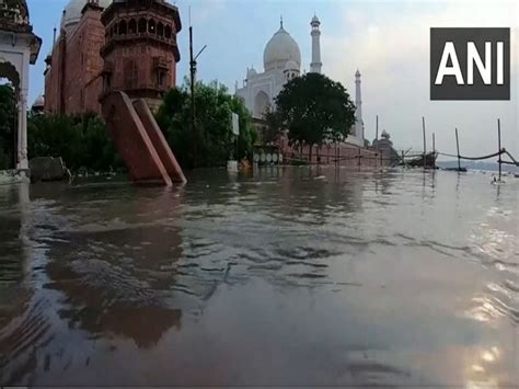 Rising Yamuna water level reaches outer walls of Taj Mahal