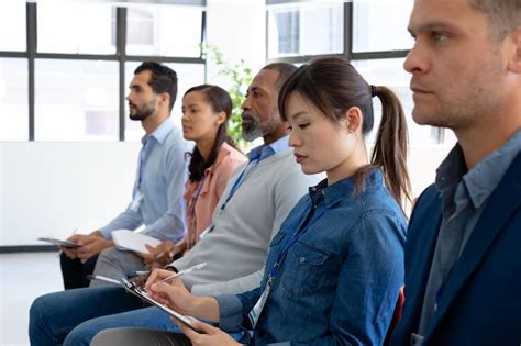 Business professionals at a conference | Premium Photo