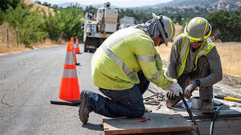 تقویت سامانه و ایجاد خطوط زیرزمینی | PG&E