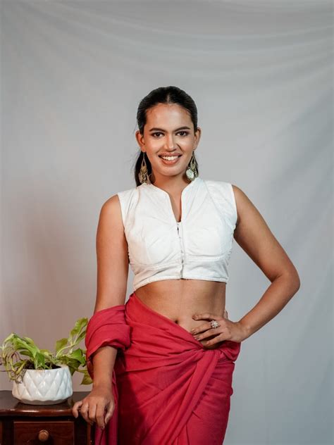 WHITE SLEEVELESS COTTON PADDED BLOUSE – thesaffronsaga