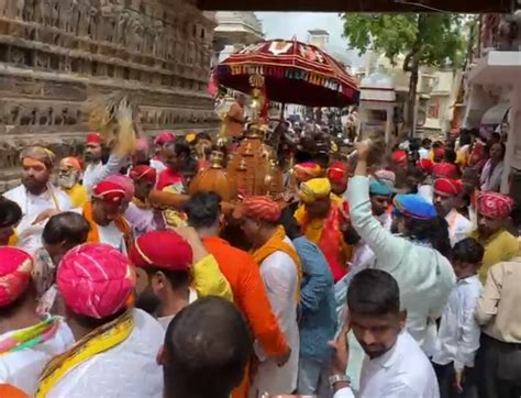 Elephant goes out of control in Ahmedabad Jagannath Rath Yatra... Ran ...
