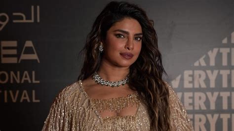 Kajol, Priyanka Chopra, Shah Rukh, Sharon Stone spotted at Red Sea ...