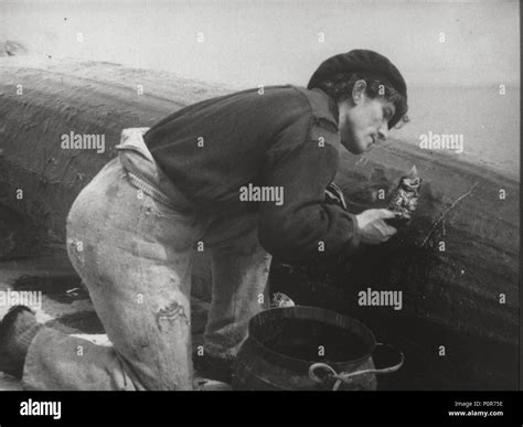 Man of aran 1934 hi-res stock photography and images - Alamy