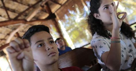 How linguists may study emerging sign languages like Kata Kolok without ...