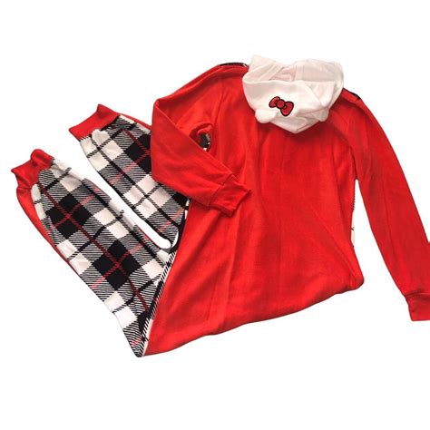 Sanrio Women's Red and Black Pajamas | Depop