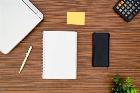 Mobile Phone On Table 的图像结果