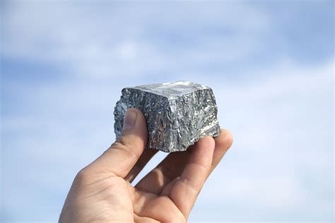 2 Easy Ways to Get Zinc Metal